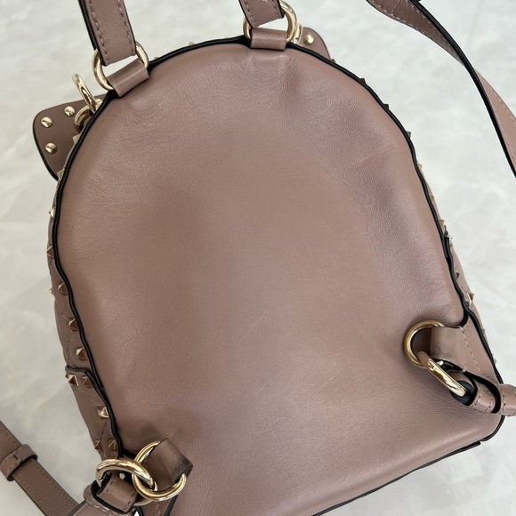 VALENTINO GARAVANI
Nappa Quilted Mini Rockstud Spike Backpack Poudre - Picture 6 of 16